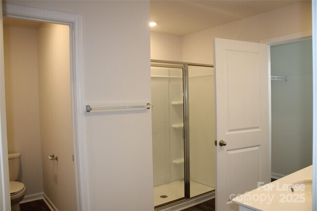 Building Photo - 2295 Mdw Strm Dr