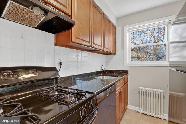 Building Photo - 1410 N Quinn St