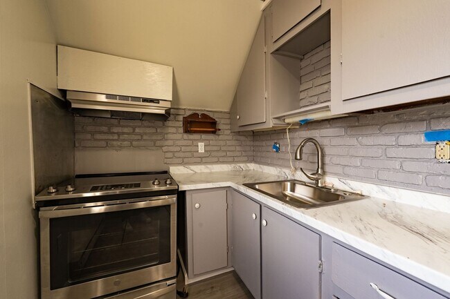 Building Photo - Spruce (294)