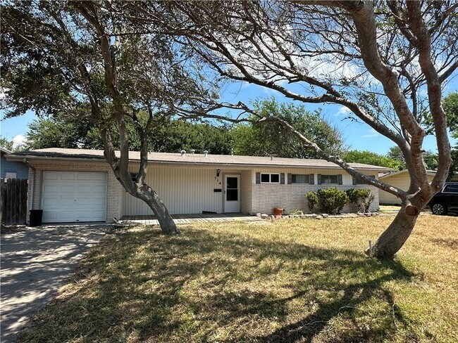 Building Photo - 114 Acacia Arch St