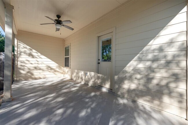 Building Photo - 245 Joanne Lp