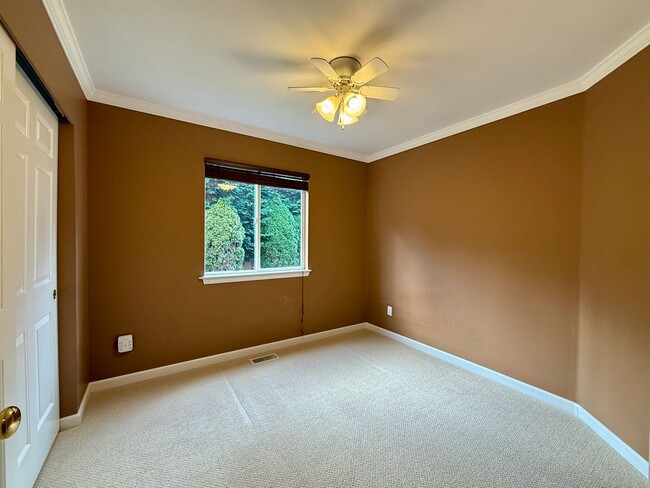 Building Photo - Immaculate Mill Creek Rambler | A/C • Cul-...
