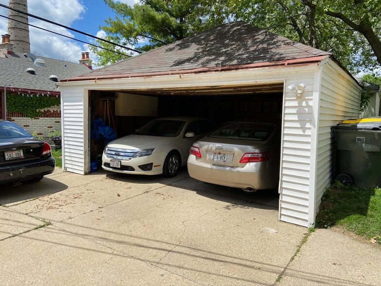 Garage and driveway parking - 3811 N Morris Blvd