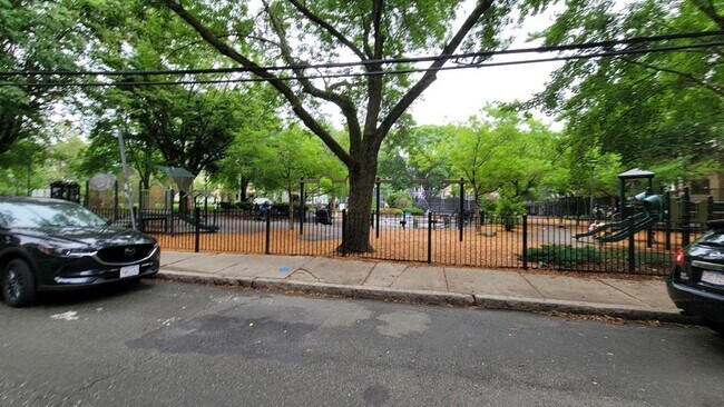 Building Photo - 20 McTernan St