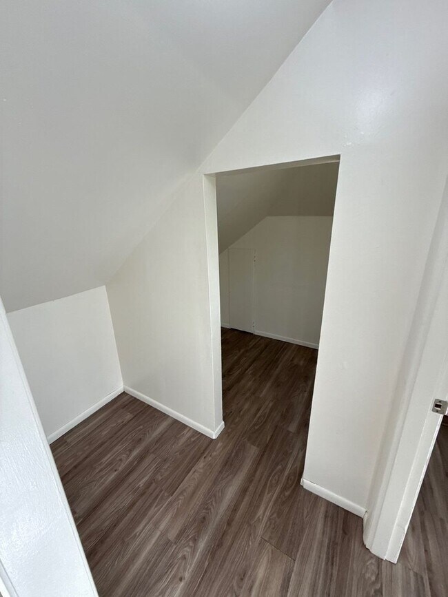 Building Photo - 635A Thompson Avenue Northeast