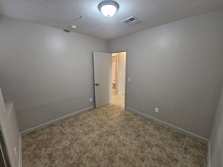 Building Photo - 4423 E McLellan Rd