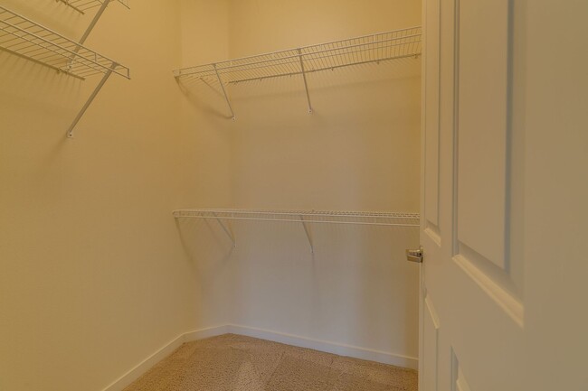 Building Photo - Spacious 2 bedroom Condo in Downtown Redmond