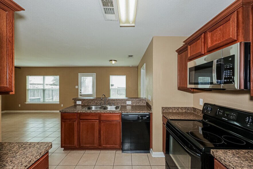 Building Photo - 10009 Quail Glen Dr