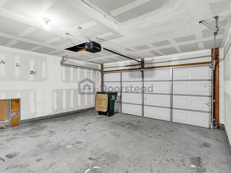 Garage/Storage - 224 Capistrano Dr