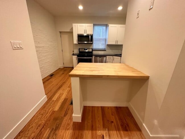 Building Photo - Beautifully  renovated 2BR house with Nice...