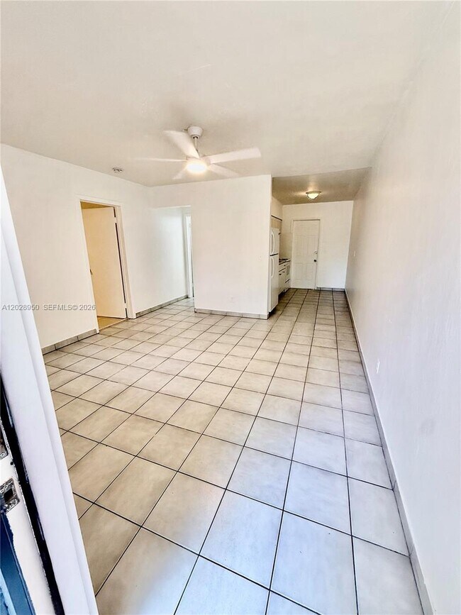 Building Photo - 717 SW 13th Ave