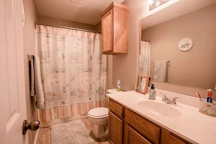 Building Photo - 518 N Juneau Ave