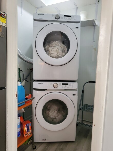 Building Photo - 2509 W Augusta Blvd