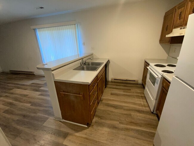 Building Photo - 439-441-441 N Shiloh Ave