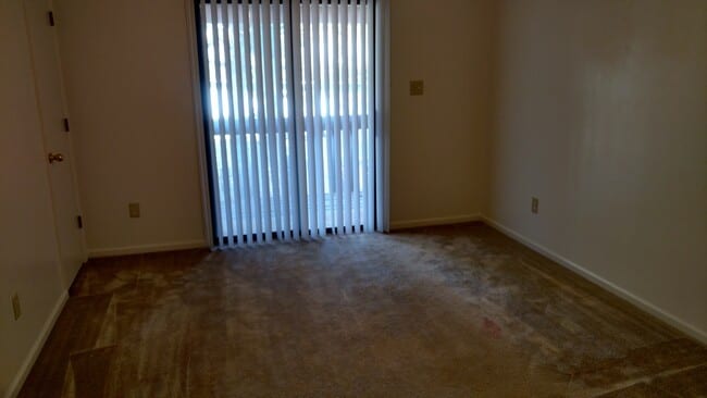 Building Photo - 2 Bedroom, 1 bath apartment Upstairs Unit