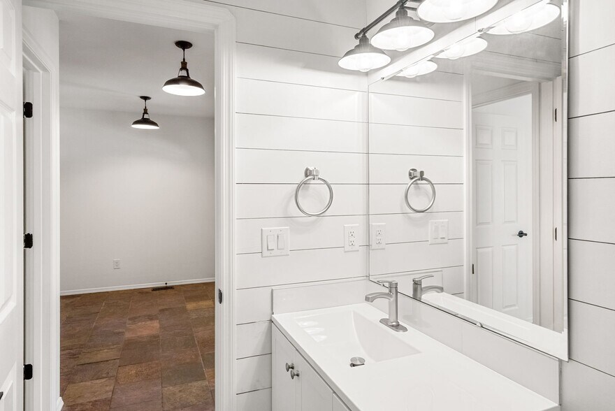 Building Photo - 1397 N River Rock Dr