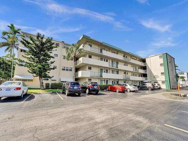 Building Photo - 1333 E Hallandale Beach Blvd