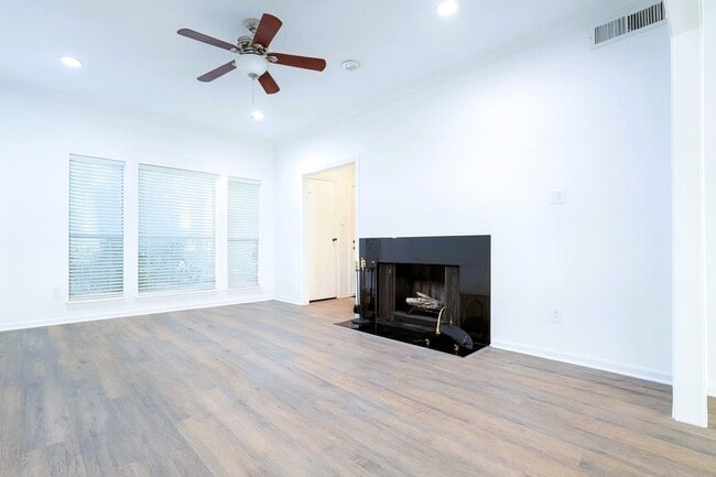 Building Photo - 11711 Memorial Dr