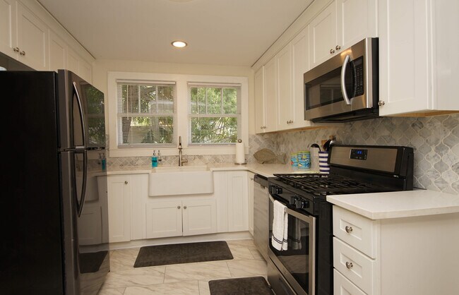 Building Photo - 37 Magnolia Ave SE