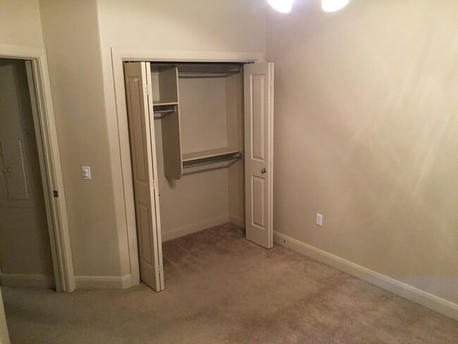 Building Photo - 700 N Main St