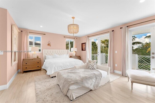 Building Photo - 5605 SW 65th Ave