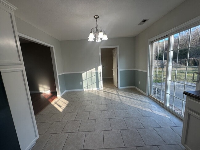 Building Photo - Nice 3 Bedroom, 2 Bath Home in Richlands-303 Rolling Meadow Ct.