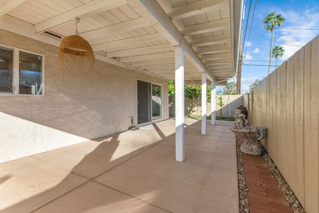 Building Photo - 74773 Leslie Ave