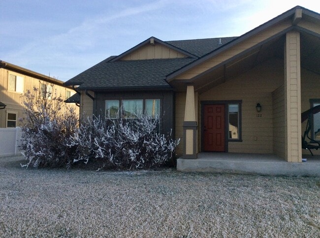 Primary Photo - Stunning Townhome in South Heart