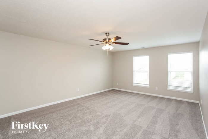 Building Photo - 6292 N Woodhaven Dr