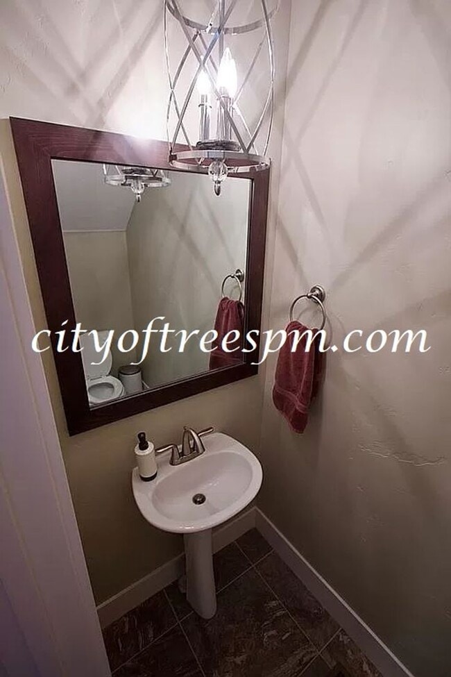 Building Photo - Harris Crossing at Harris Ranch.