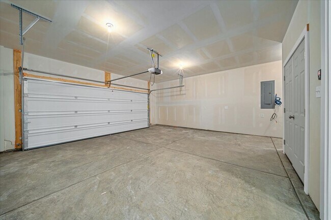 Building Photo - Brand New Luxury Townhome for LEASE