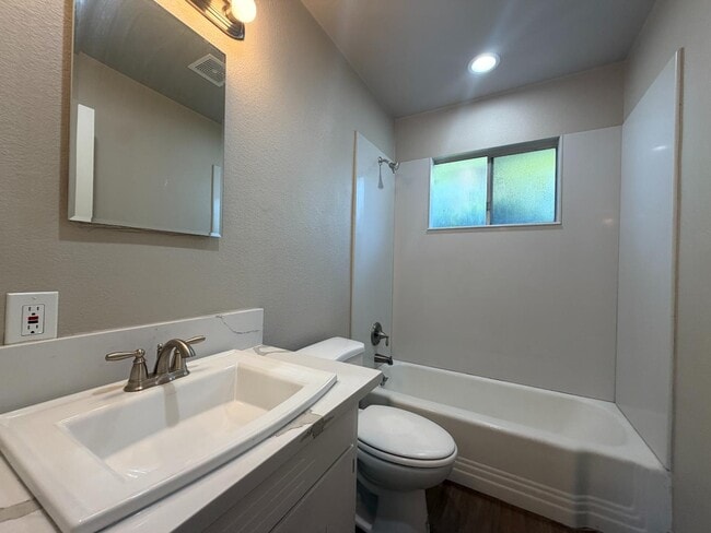 Building Photo - 1538 E Austin Way
