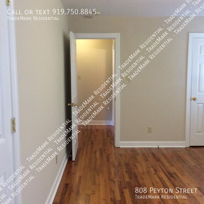 Building Photo - 808 Peyton St