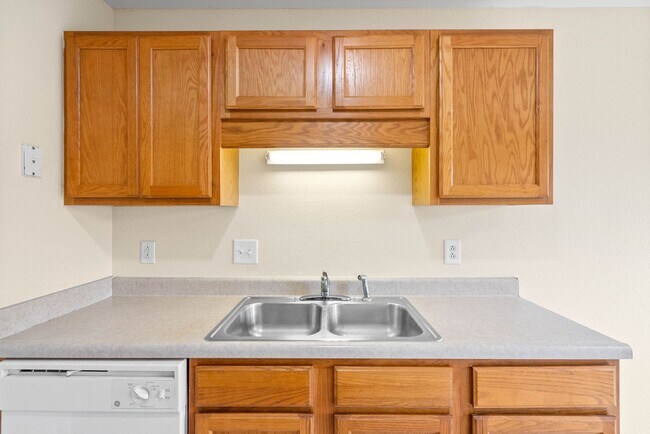 Building Photo - 922 Kingsbury Dr