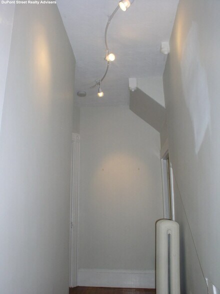 Building Photo - 74 Sydney St