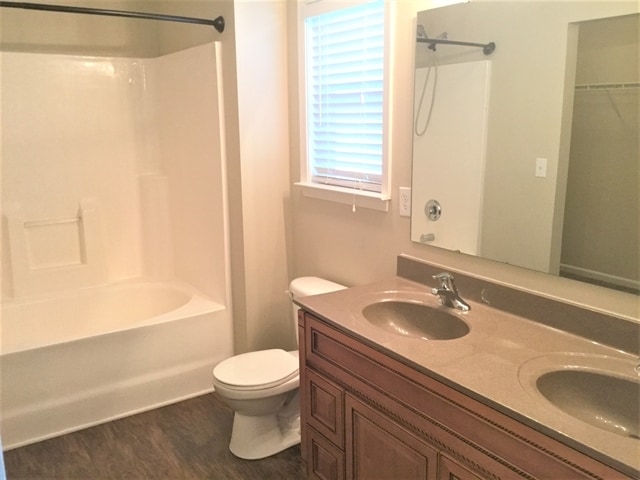 Building Photo - 145 Collenton Ln