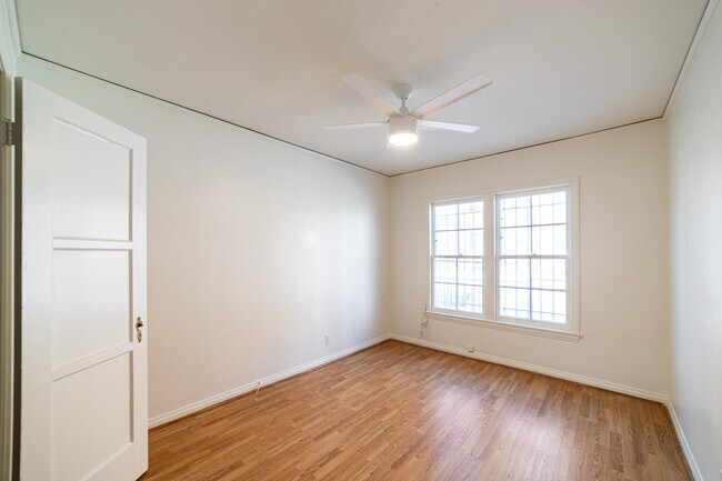 Building Photo - 452 S New Hampshire Ave