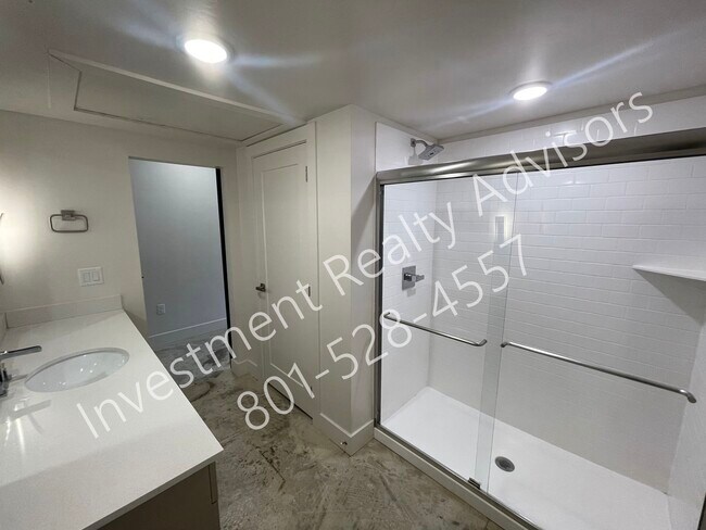 Building Photo - 1172 Graystone Way