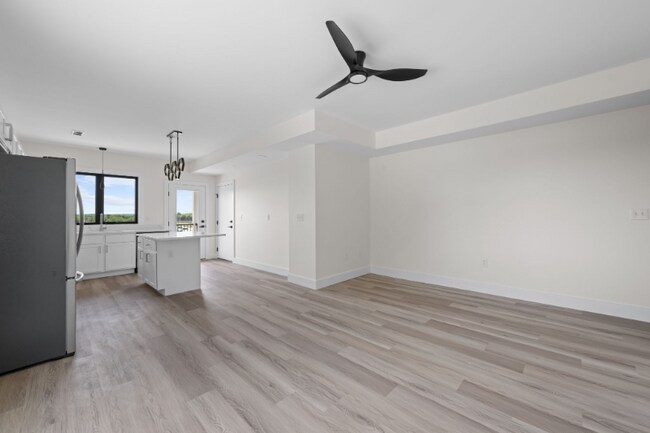 Building Photo - 1295 Holmden Ave