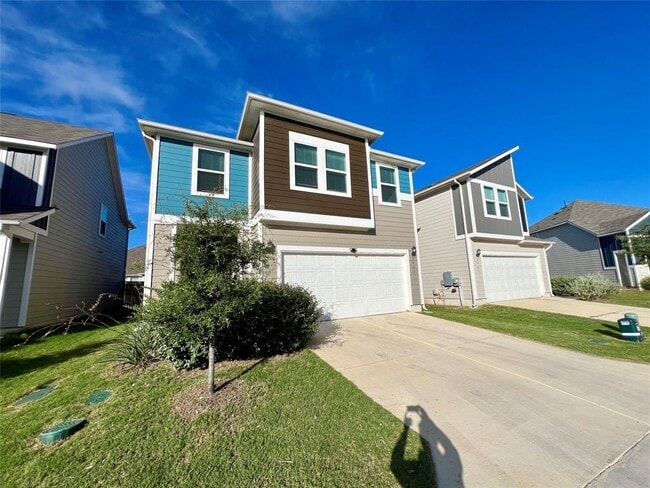 Building Photo - 2907 Salvidar Bend