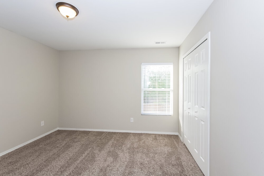 Building Photo - 4710 Larkhaven Village Dr