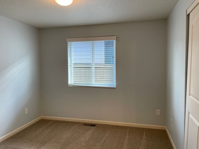 Building Photo - CHARMING Ranch-Style Home in Ridgefield, WA! 3 Bedrooms & 2 Baths! Walk-In Closet! Spacious Floor...