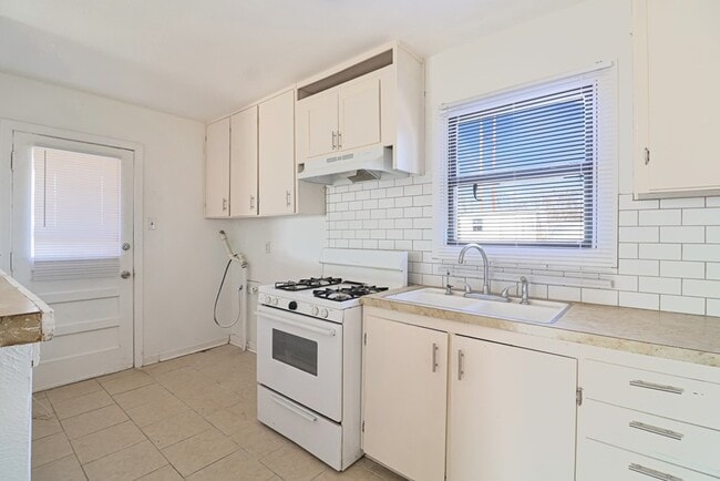 Building Photo - 1807 Doran Dr