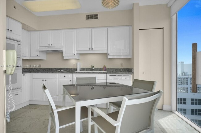 Building Photo - 4775 Collins Ave