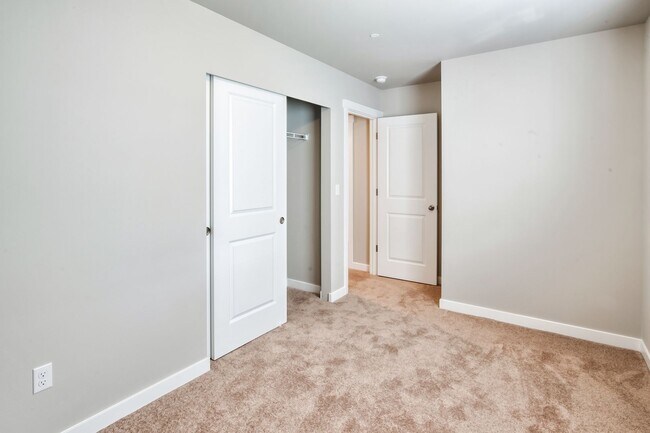 Building Photo - Newly Built 4bd 2.5ba in LSSD