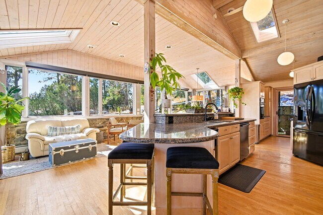 Building Photo - 499 Pine Song Trail