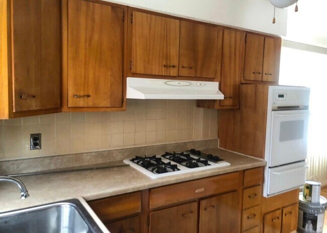 Building Photo - 8412 Winzenburg Dr