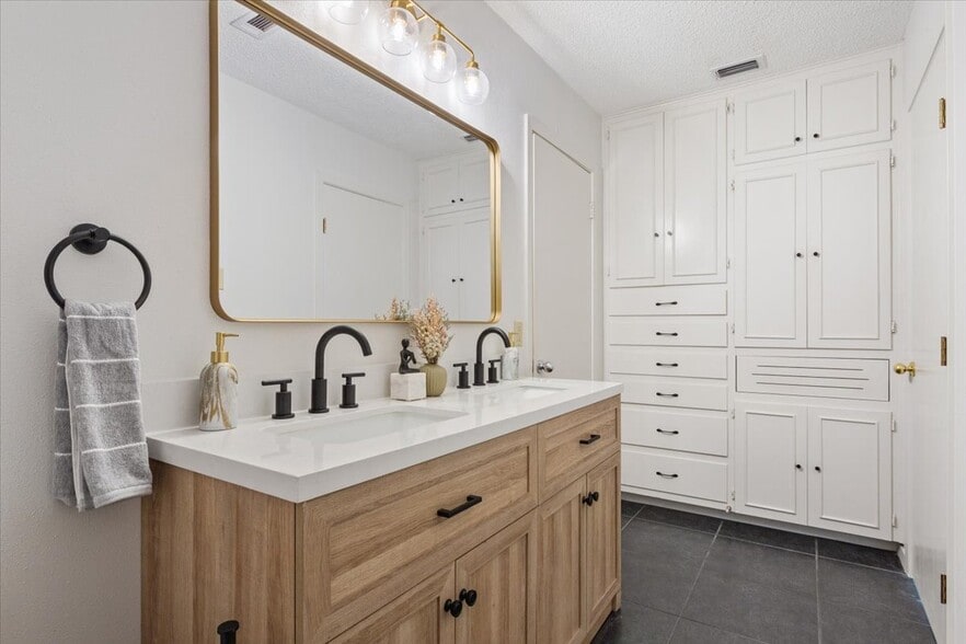 Building Photo - 12205 Midland Walk