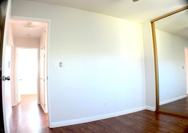 Building Photo - 660 S Glassell St