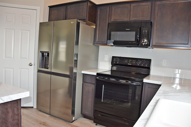 Building Photo - 17668 N Pegram Way